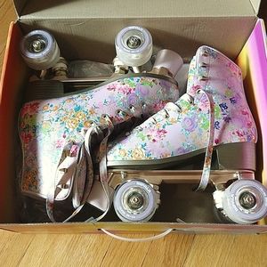 Cynthia Rowley Impala size 7 roller skates